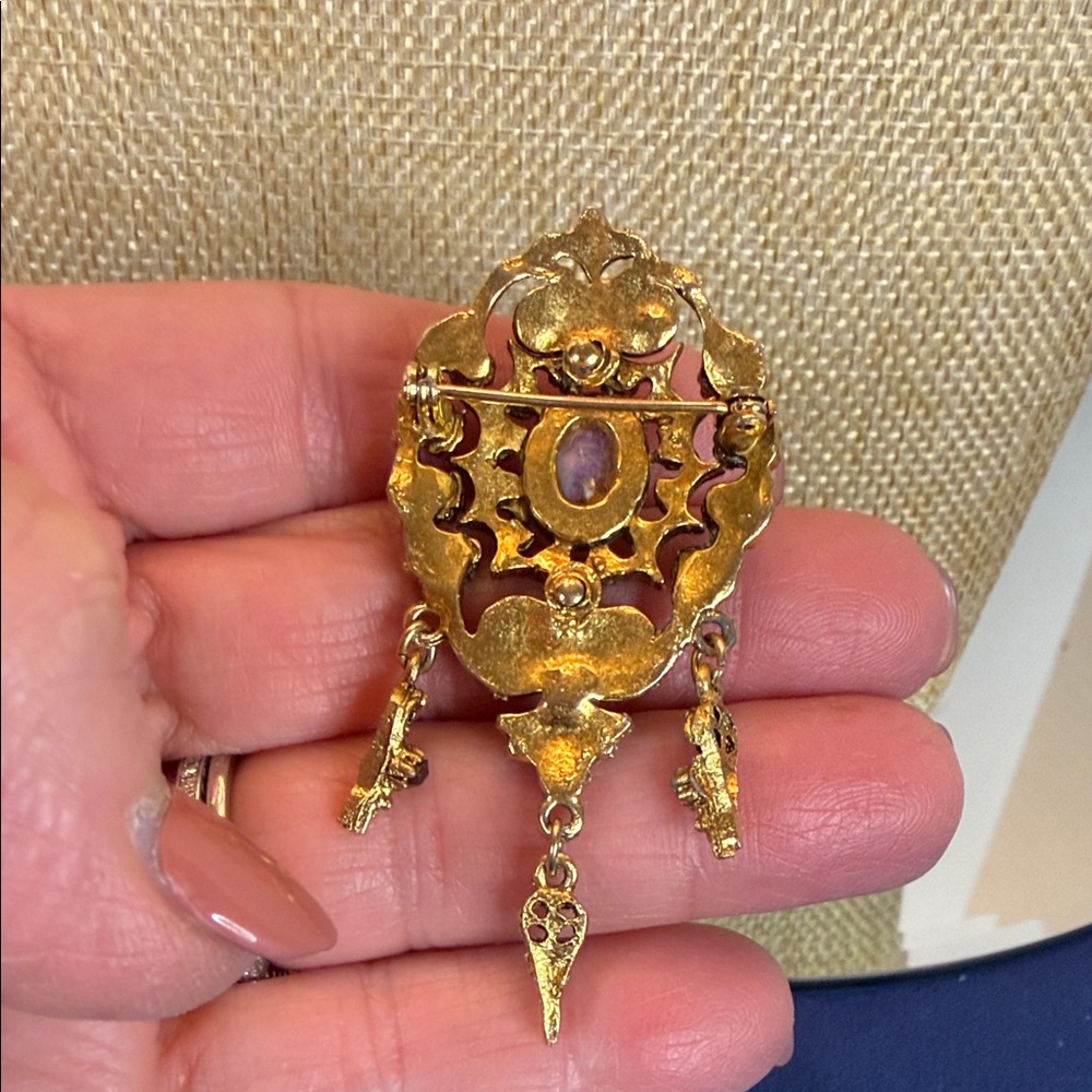 Florenza Attributes Elegant Gold and Purple Brooch - Picture 4 of 4